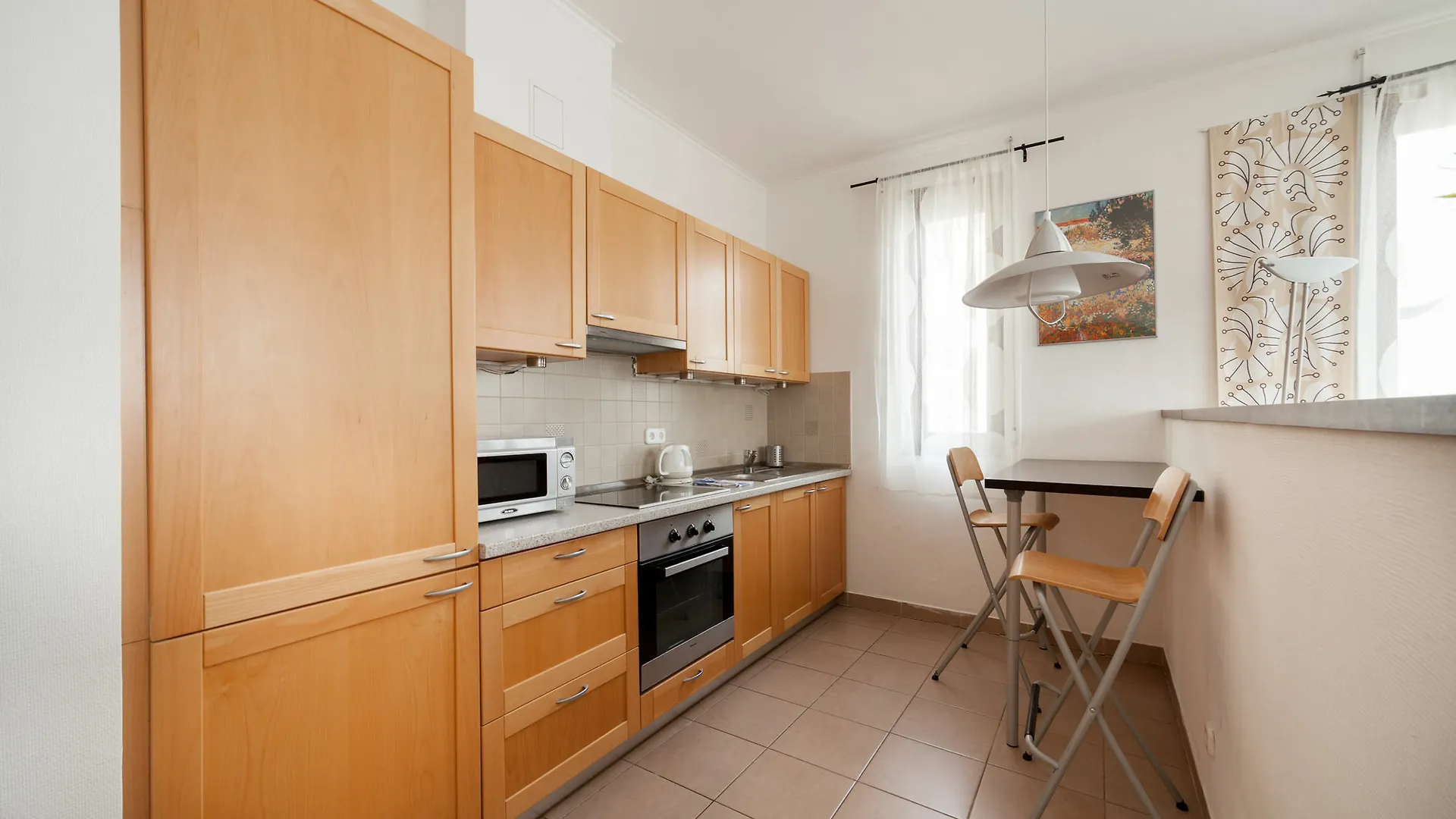 Central Ernesto 0*, Budapest
